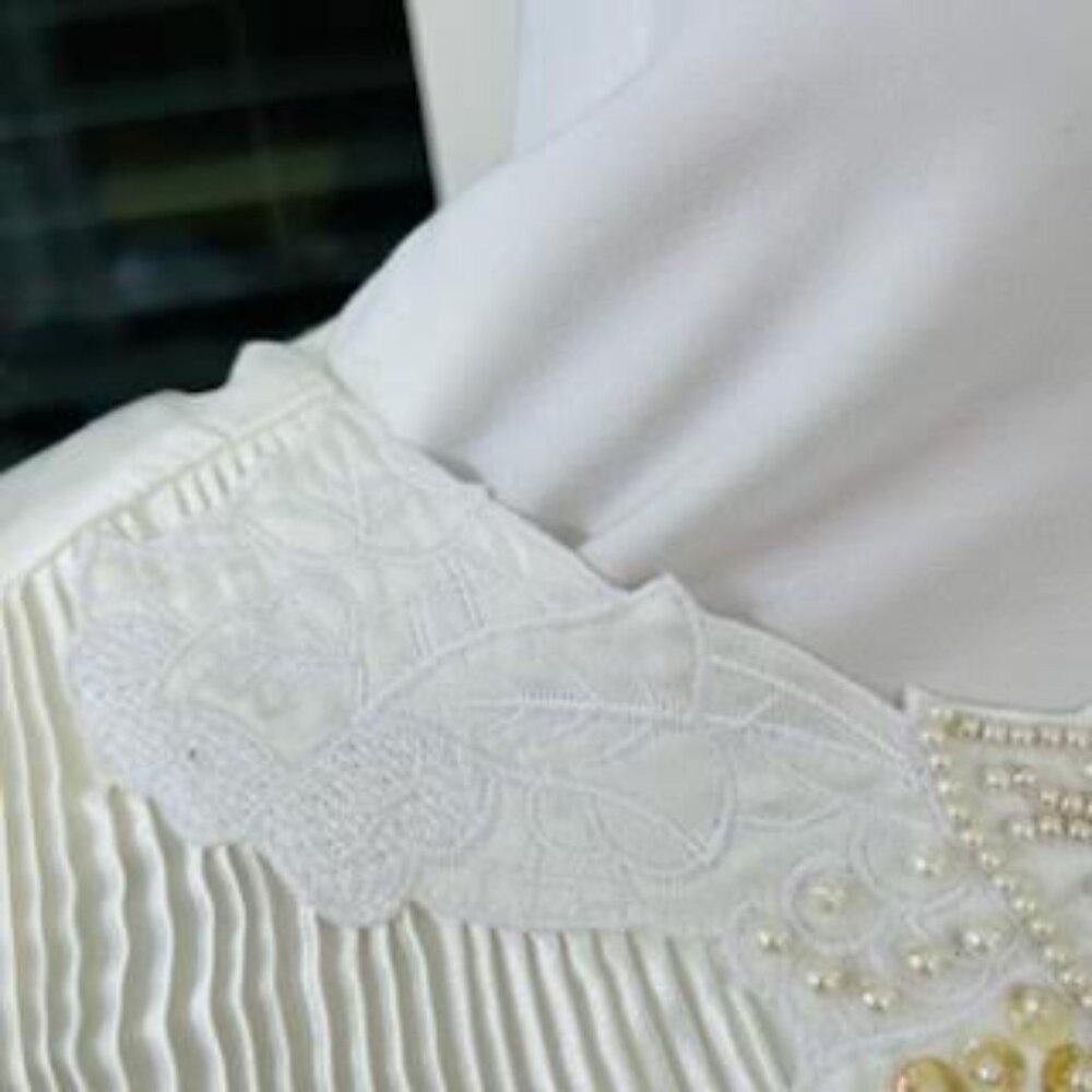 VTG NICOLA White Embellished Blouse Women’s 12 White Pearls Pleated Elegant - Picture 3 of 10